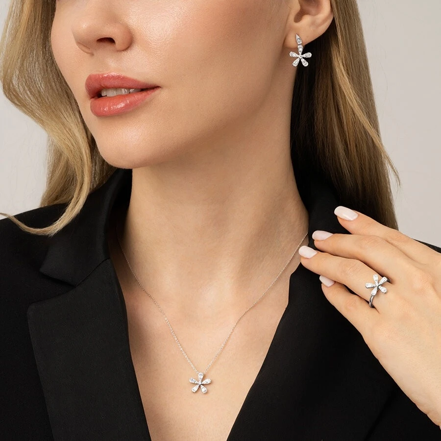 0.50 Karat Pırlanta Baget Çiçek Küpe - 3