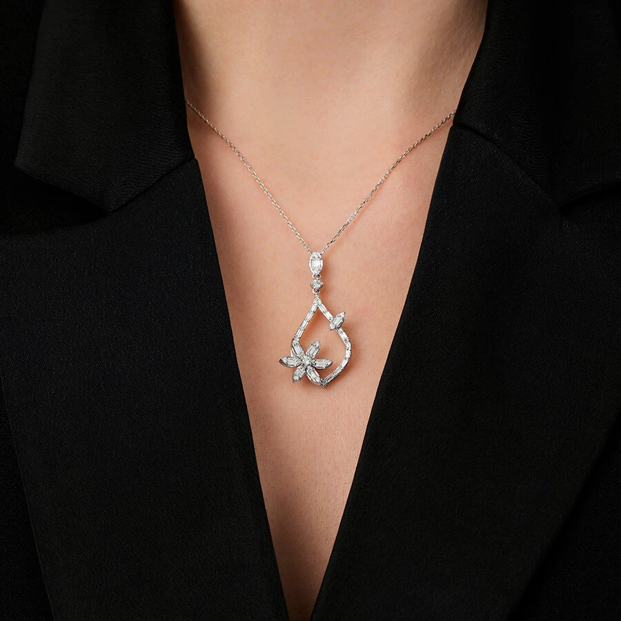 0.62 Karat Pırlanta Baget Taşlı Çiçek Kolye - 3