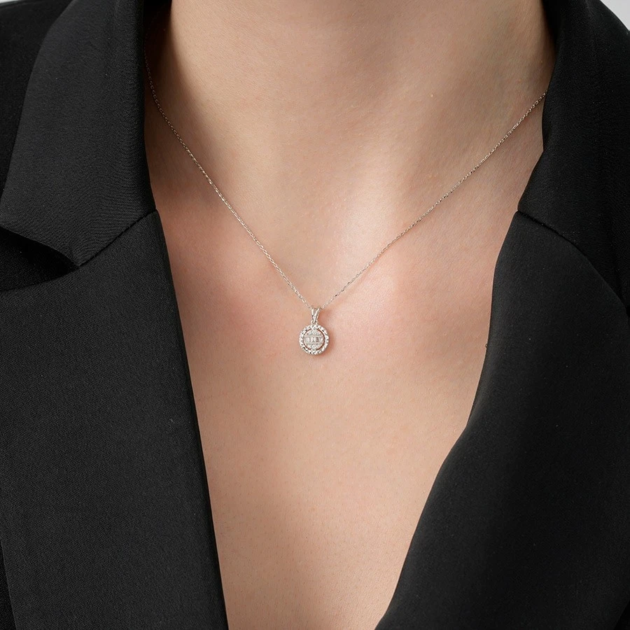 0.08 Karat Pırlanta Efektli Baget Kolye - 3