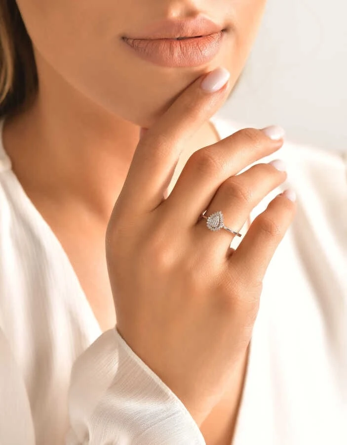 0.22 Karat Pırlanta Baget Damla Yüzük - 3