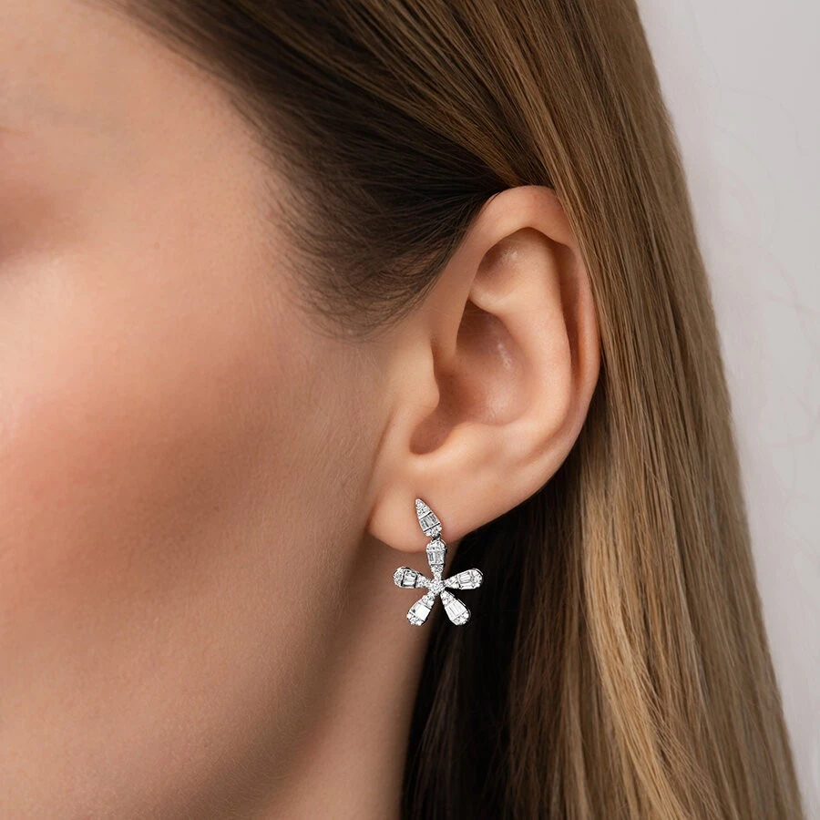 0.50 Karat Pırlanta Baget Çiçek Küpe - 4