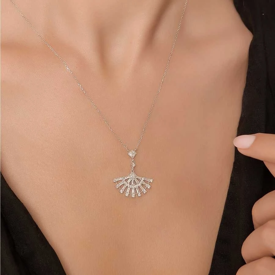 0.57 Karat Pırlanta Baget Kolye - 3