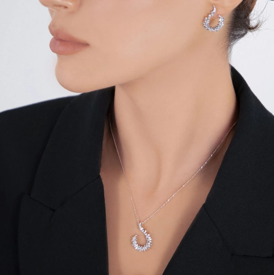 0.88 Karat Pırlanta Baget Küpe - 4