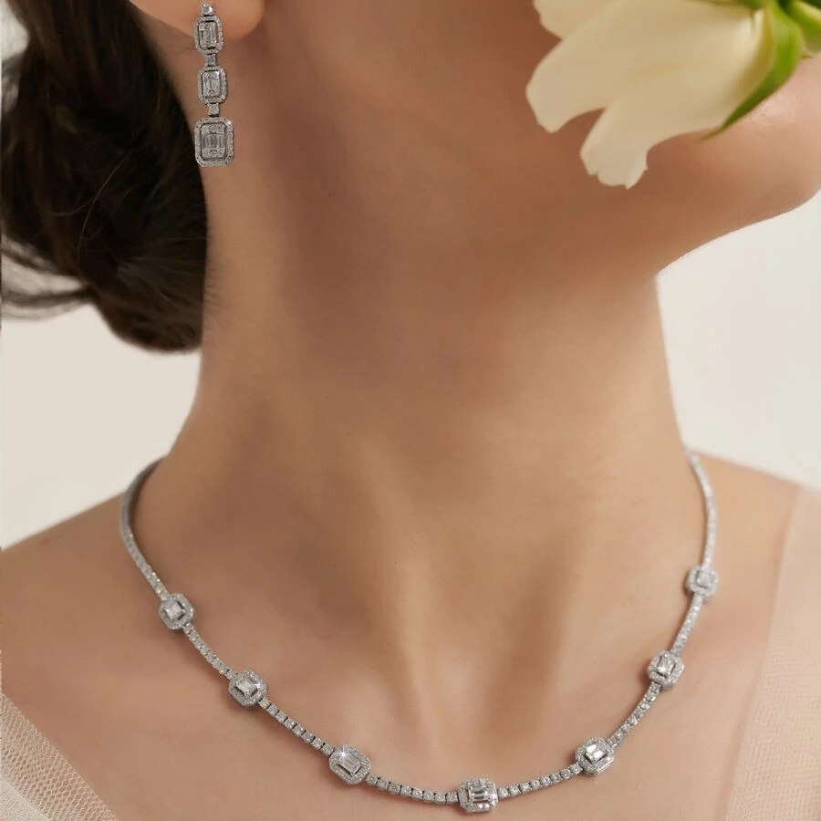 1.13 Karat Pırlanta Baget Küpe - 3